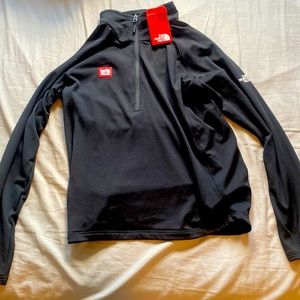 North Face quarter zip. New with tag! Fits me pretty well and I’m 5’9.